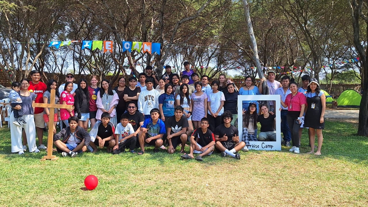 Piura, campamento och arbete i kyrkan